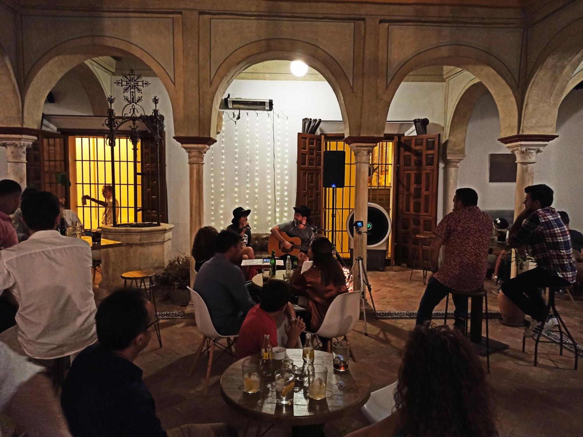 Hostal Cafe Frenteabastos Carmona  Bagian luar foto