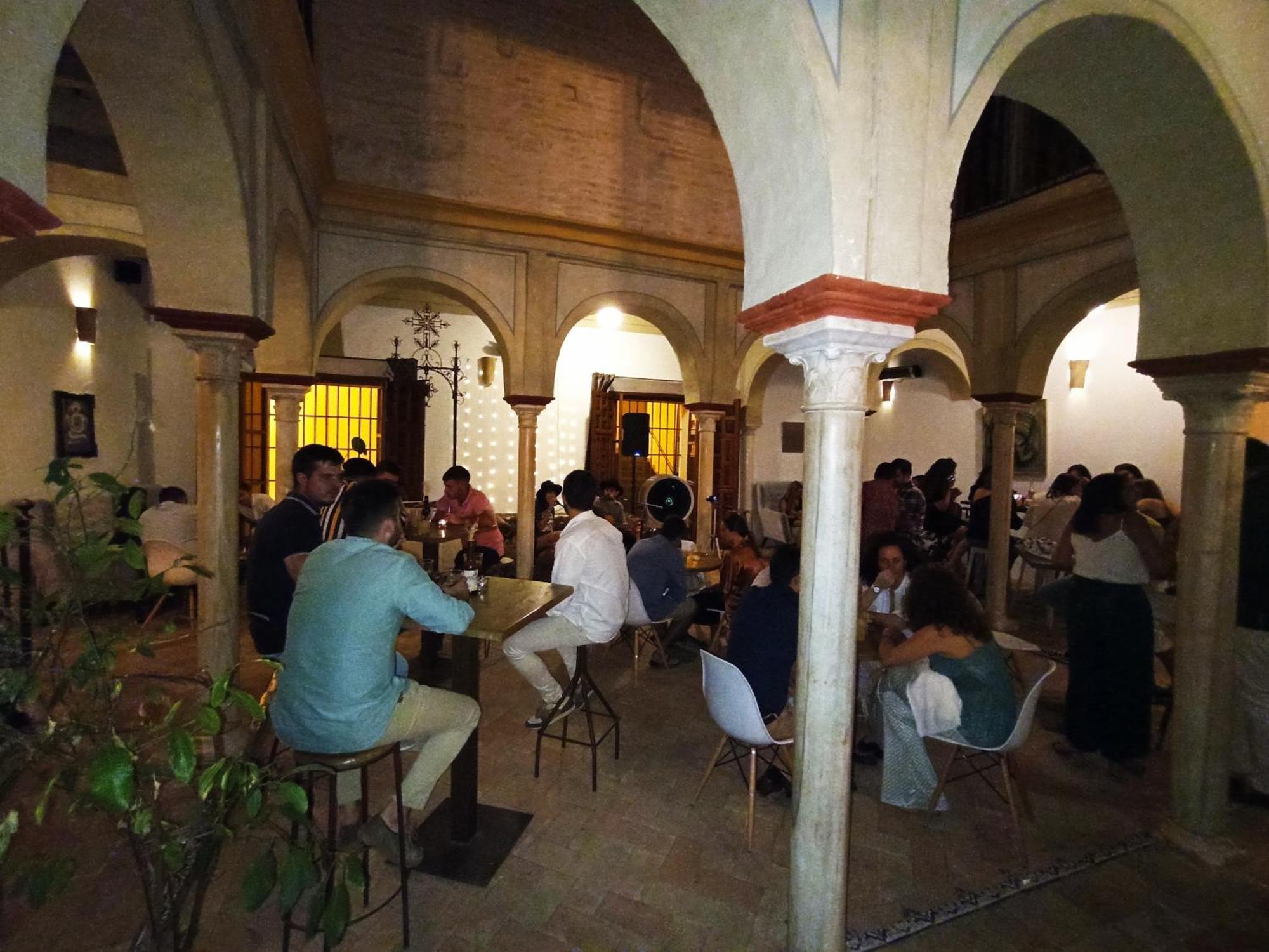 Hostal Cafe Frenteabastos Carmona  Bagian luar foto