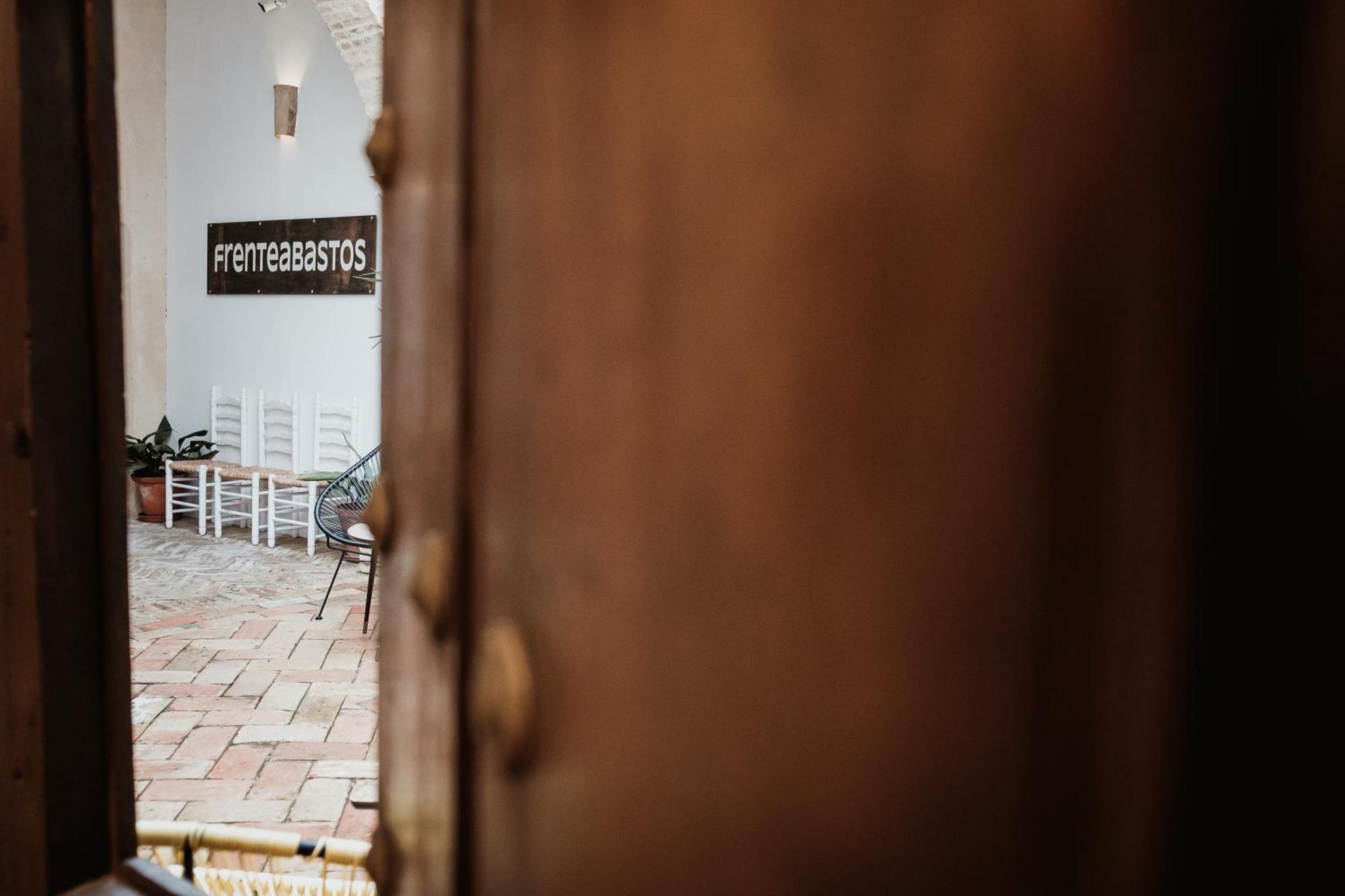 Hostal Cafe Frenteabastos Carmona  Bagian luar foto