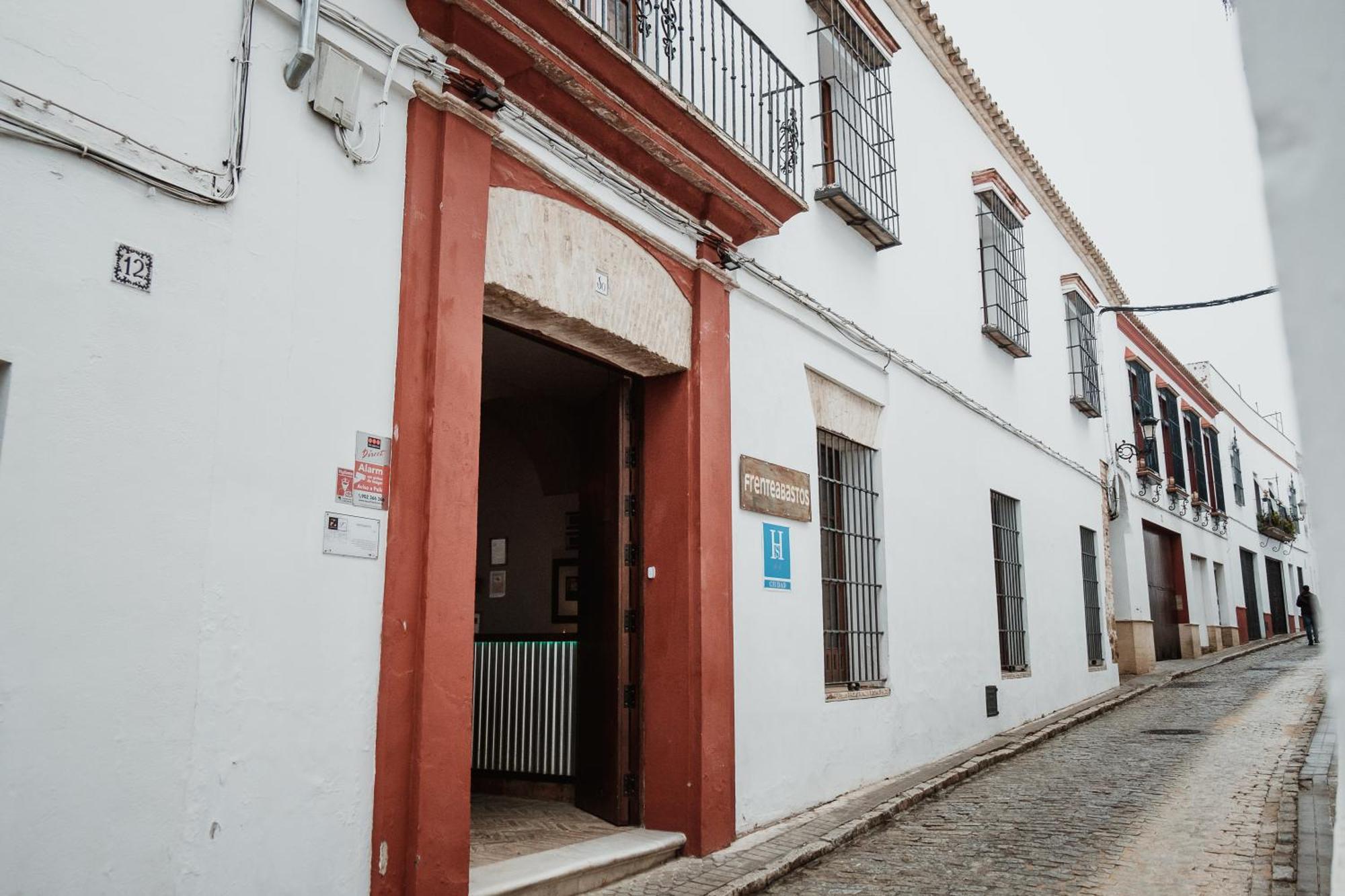 Hostal Cafe Frenteabastos Carmona  Bagian luar foto