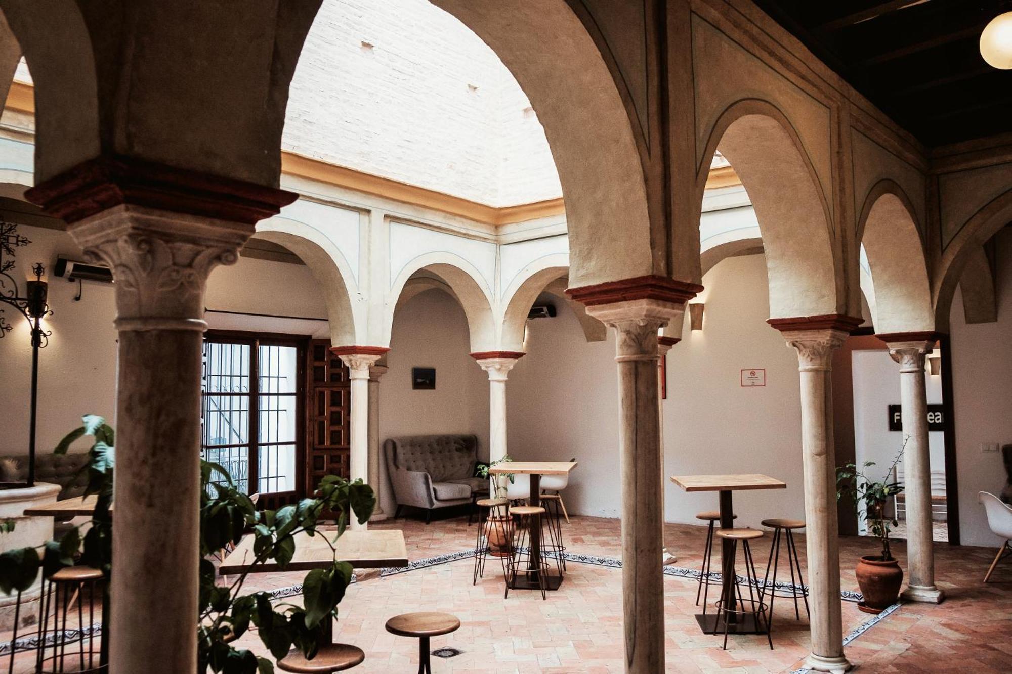 Hostal Cafe Frenteabastos Carmona  Bagian luar foto