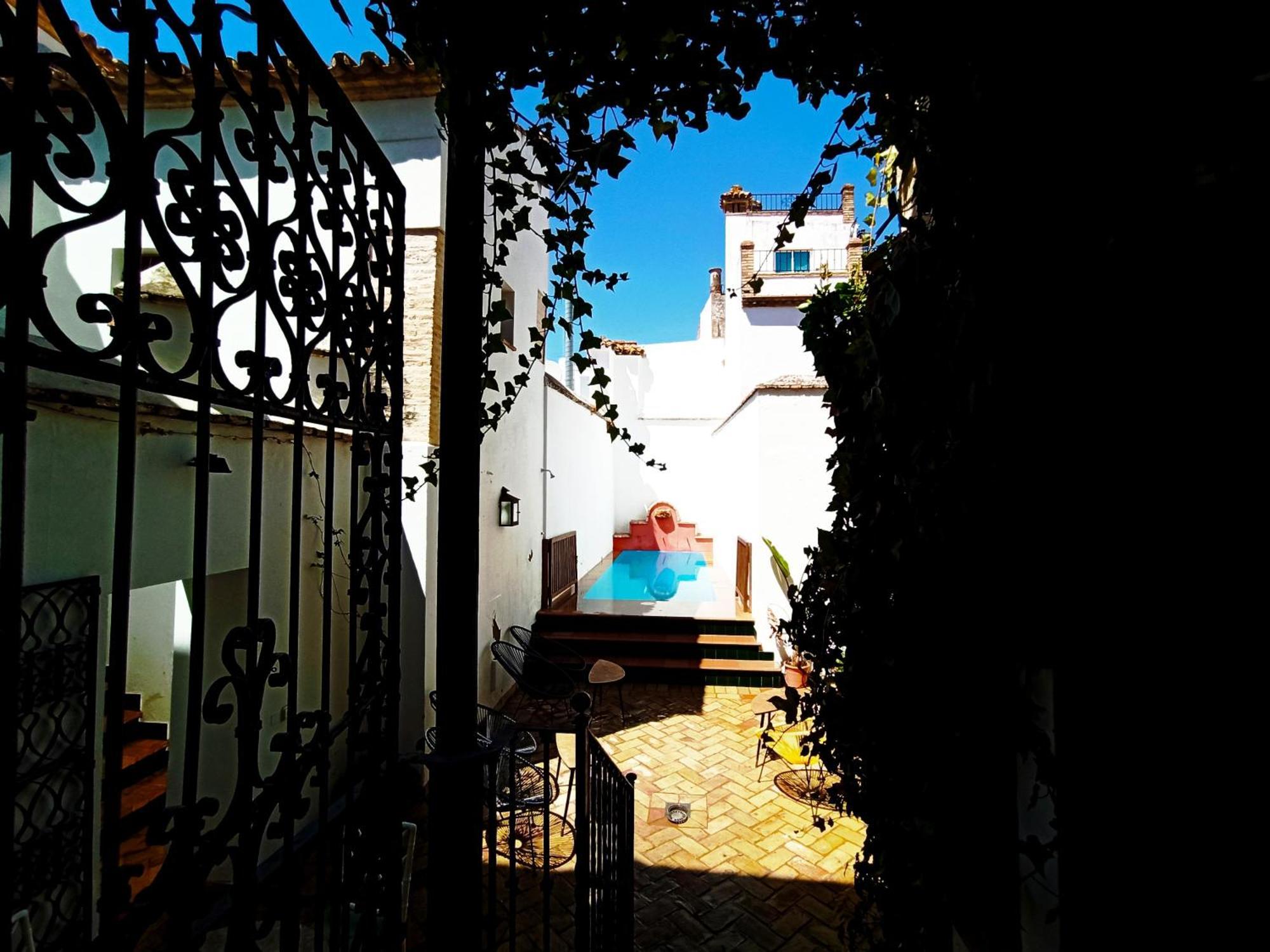Hostal Cafe Frenteabastos Carmona  Bagian luar foto