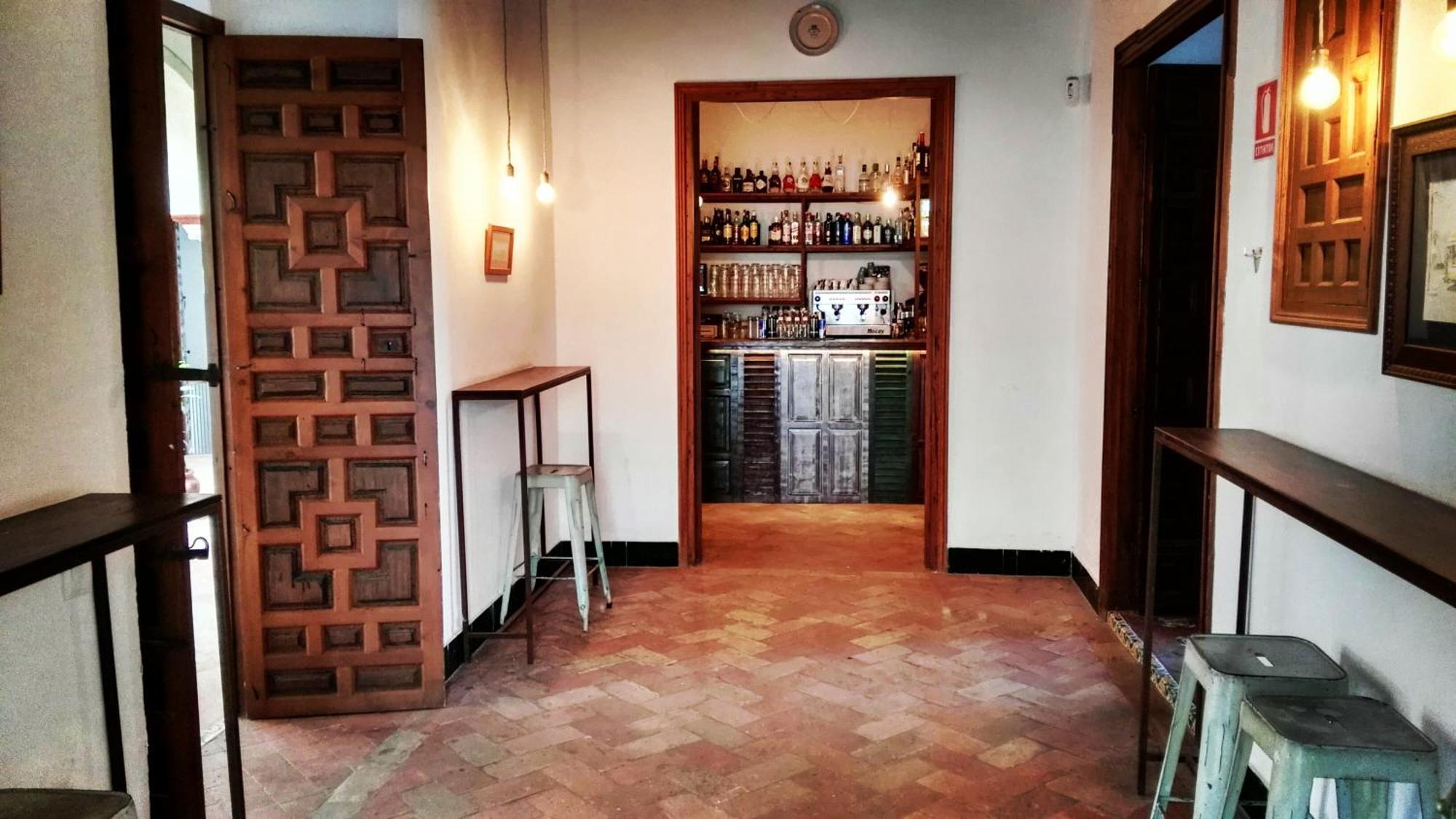 Hostal Cafe Frenteabastos Carmona  Bagian luar foto
