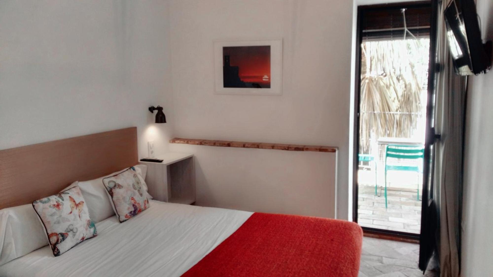 Hostal Cafe Frenteabastos Carmona  Bagian luar foto