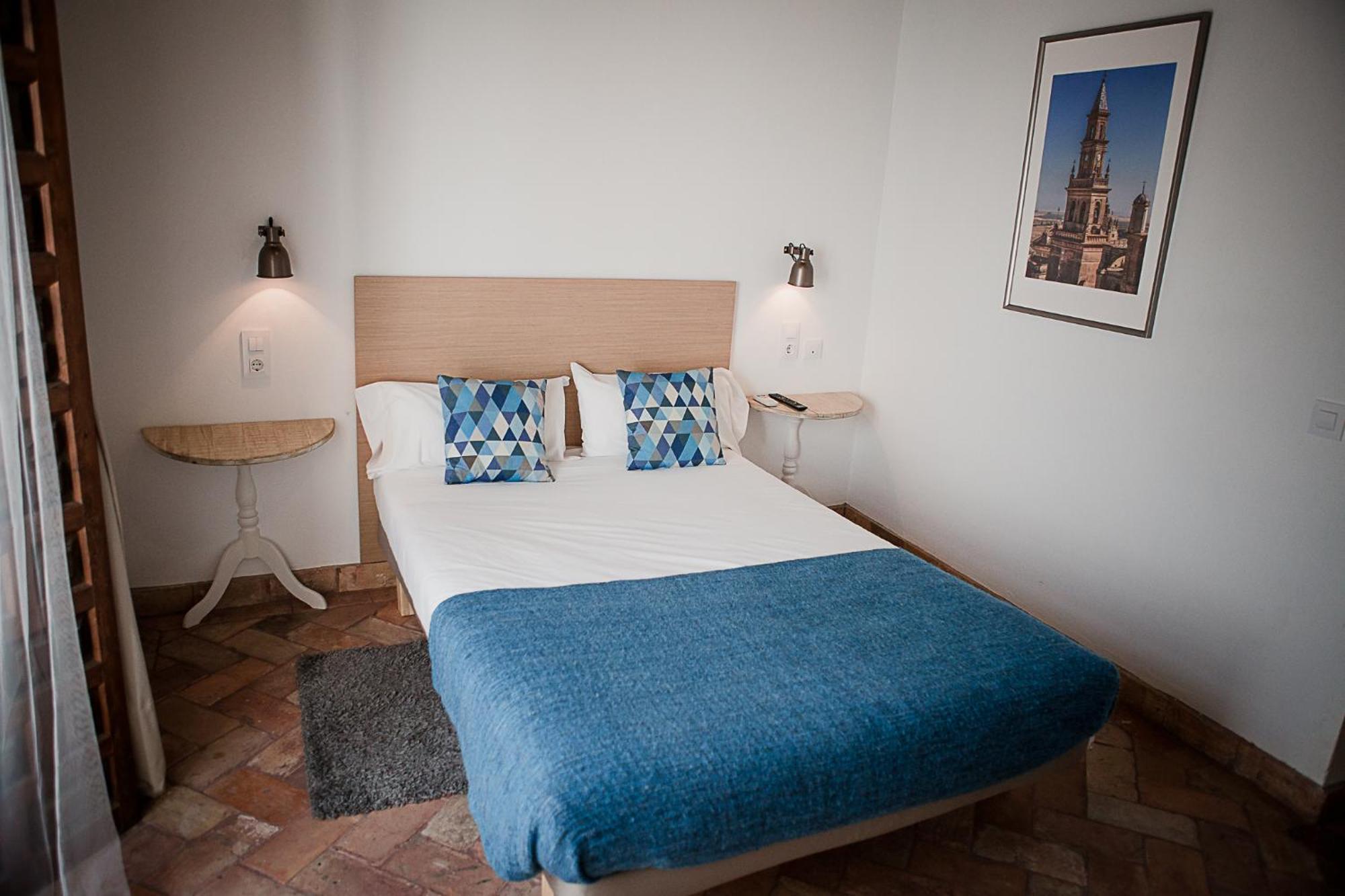 Hostal Cafe Frenteabastos Carmona  Bagian luar foto