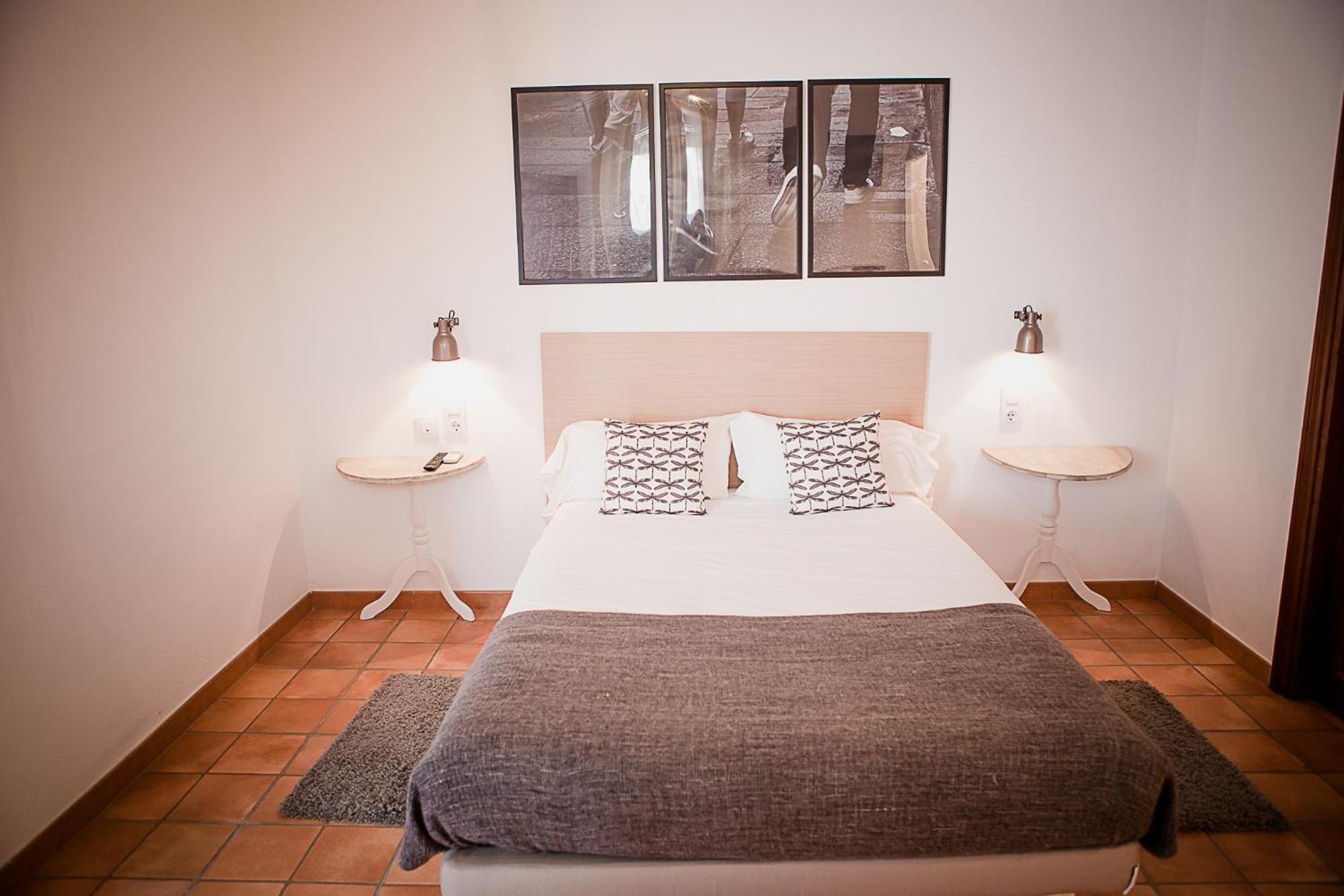 Hostal Cafe Frenteabastos Carmona  Bagian luar foto