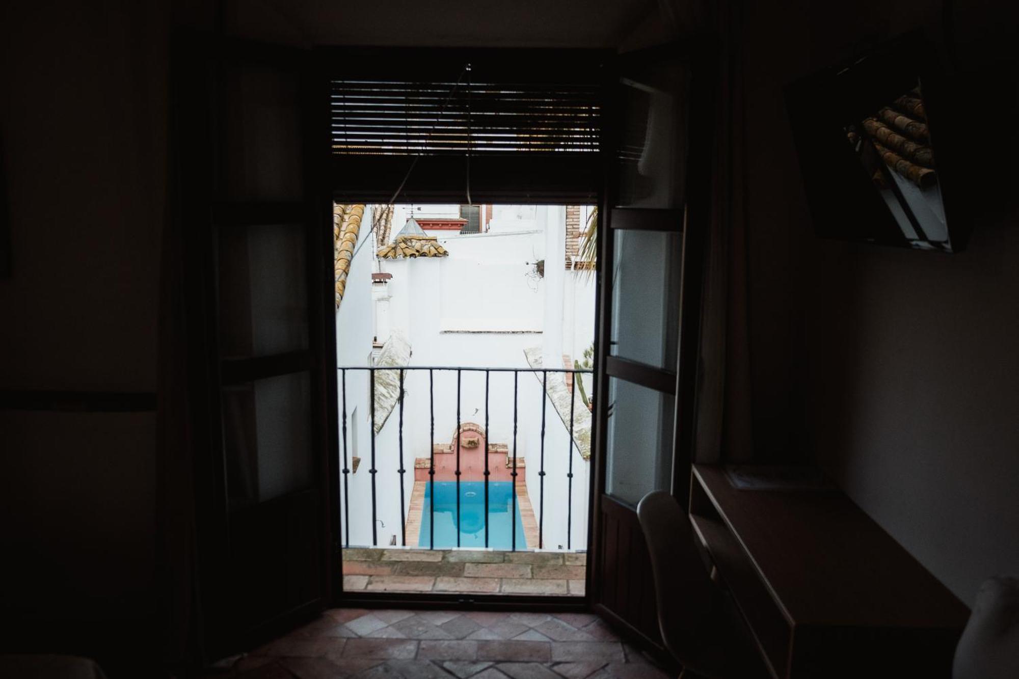 Hostal Cafe Frenteabastos Carmona  Bagian luar foto